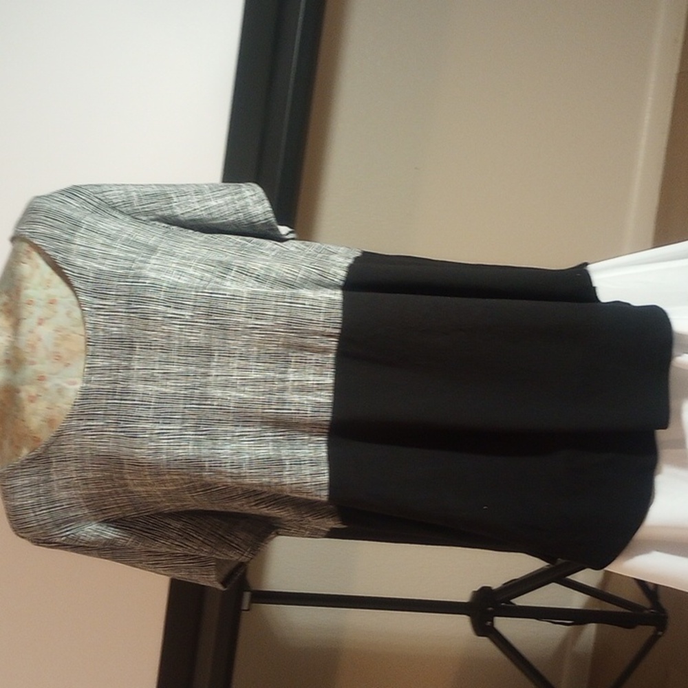 Alfani Grey and black blouse